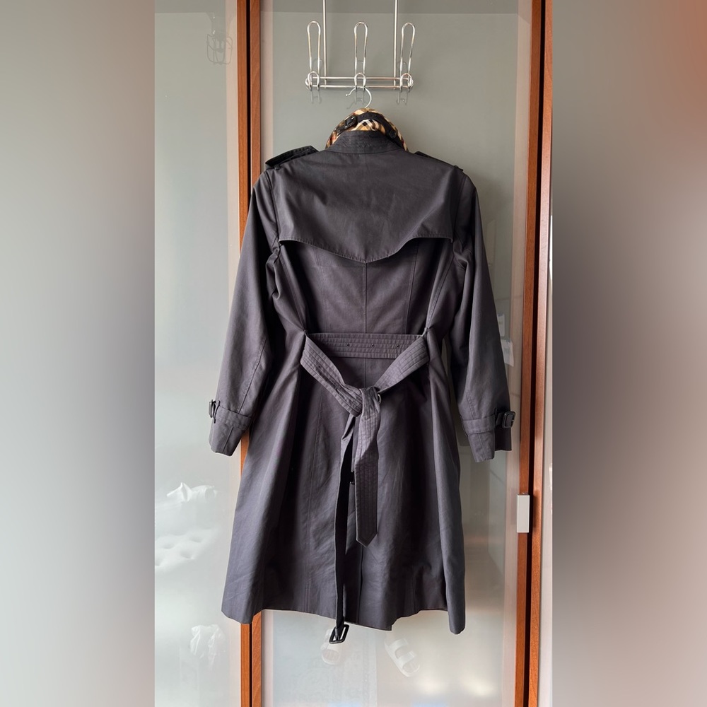 BURBERRY FW2022 Knee Length Chelsea Trench Coat in Midnight Size 8 - Picture 3 of 6